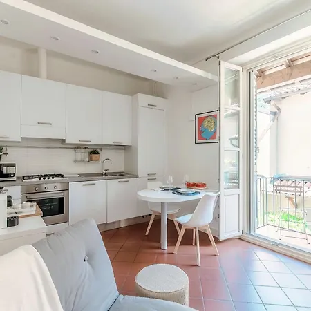 Flipping Flat - By Myhomeincomo Apartamento Como